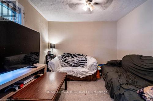 184 Lincoln Street, Welland, ON - Indoor Photo Showing Bedroom