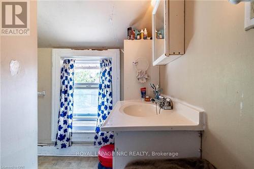184 Lincoln Street, Welland, ON - Indoor Photo Showing Bathroom