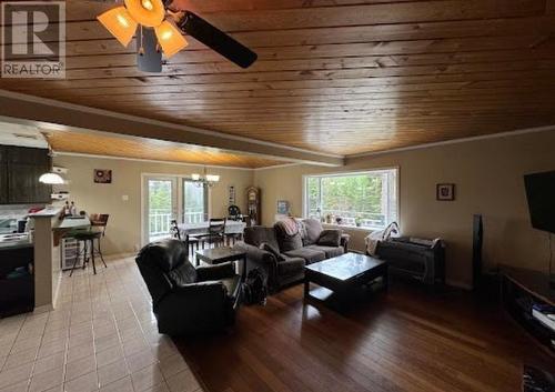 1339 Kallyn Road, Williams Lake, BC - Indoor Photo Showing Living Room
