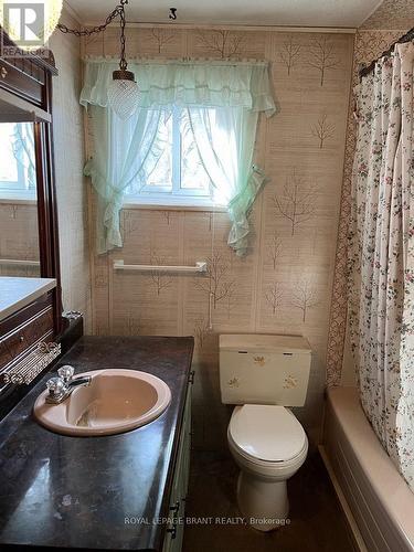 215 Chapel Street, Norfolk, ON - Indoor Photo Showing Bathroom