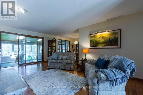 50 Greenfield Park, Belleville, ON - Indoor Photo Showing Living Room