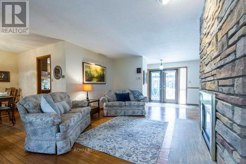 50 Greenfield Park, Belleville, ON - Indoor Photo Showing Living Room