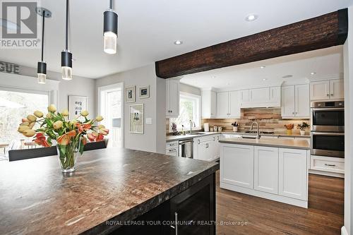 24 Delayne Drive, Aurora, ON - Indoor Photo Showing Kitchen With Upgraded Kitchen