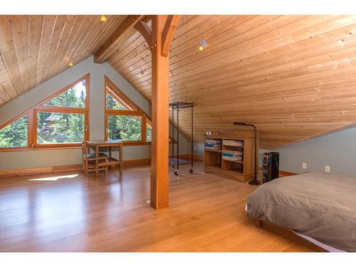 4750 Lakehill Rd, Windermere, BC - Indoor Photo Showing Bedroom