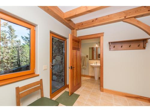 4750 Lakehill Rd, Windermere, BC - Indoor Photo Showing Other Room