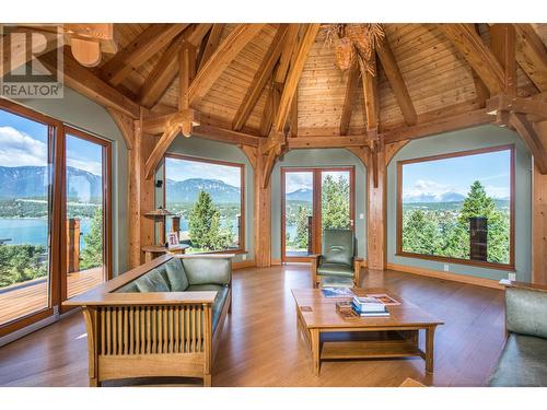 4750 Lakehill  Road, Windermere, BC - Indoor Photo Showing Living Room