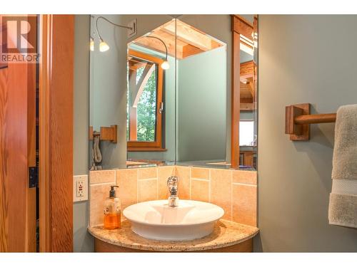 4750 Lakehill  Road, Windermere, BC - Indoor Photo Showing Bathroom