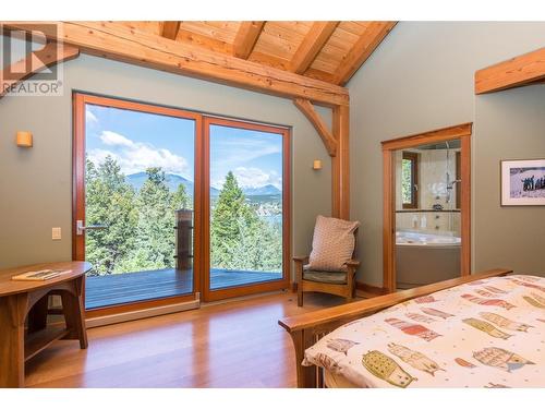 4750 Lakehill  Road, Windermere, BC - Indoor Photo Showing Bedroom