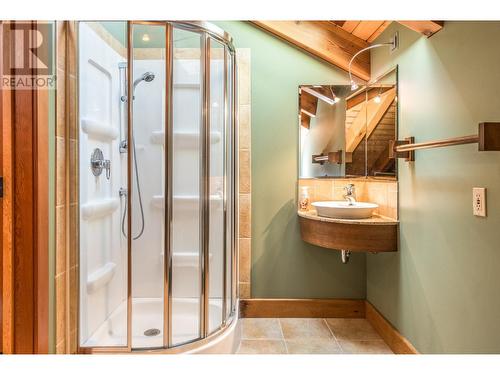 4750 Lakehill  Road, Windermere, BC - Indoor Photo Showing Bathroom