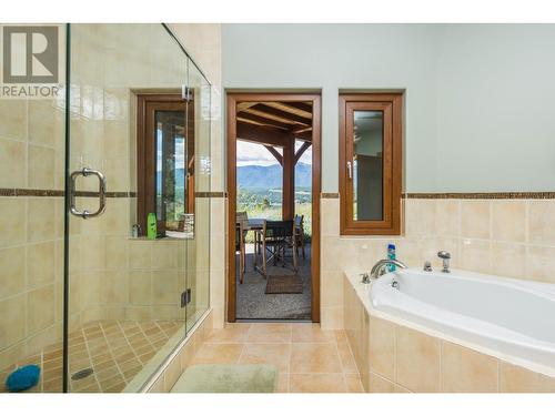 4750 Lakehill  Road, Windermere, BC - Indoor Photo Showing Bathroom