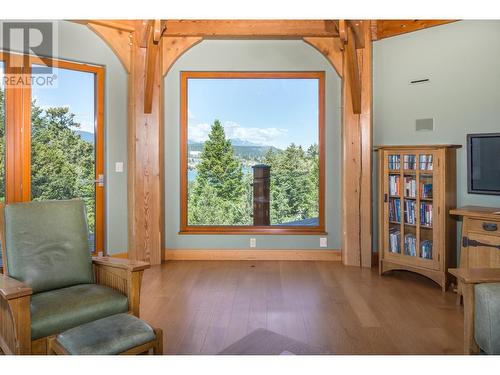 4750 Lakehill  Road, Windermere, BC - Indoor