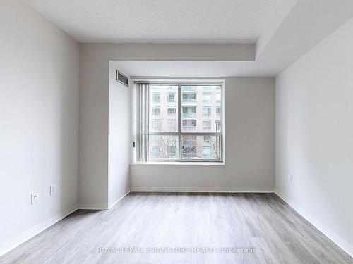 406-39 Pemberton Ave, Toronto, ON - Indoor Photo Showing Other Room