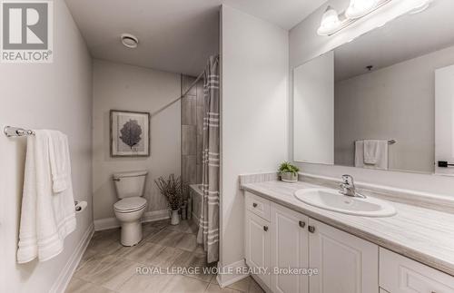 104 - 247 Grey Silo Road, Waterloo, ON - Indoor Photo Showing Bathroom