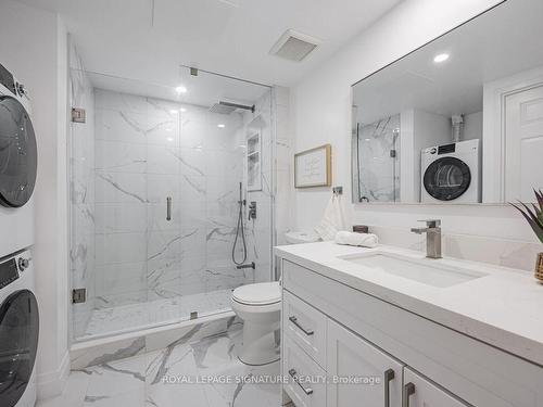 1005-284 Bloor St W, Toronto, ON - Indoor Photo Showing Bathroom
