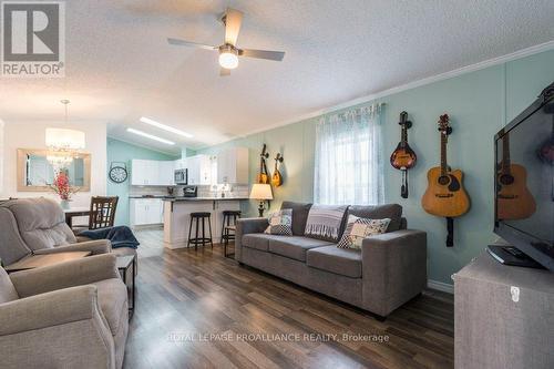 18 - 311 Dundas Street E, Quinte West, ON - Indoor Photo Showing Living Room