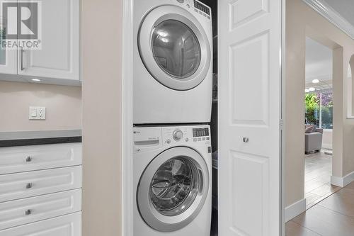 1370 14Th Street, West Vancouver, BC - Indoor Photo Showing Laundry Room