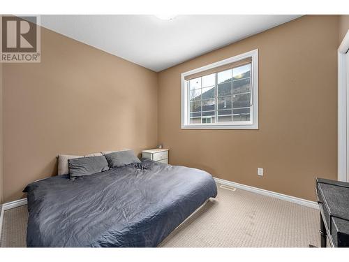 5666 Lynes Road, Falkland, BC - Indoor Photo Showing Bedroom