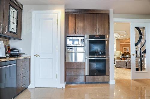 700 1 Wellington Crescent, Winnipeg, MB - Indoor Photo Showing Kitchen