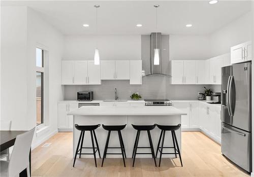 19 Carlington Crescent, Oak Bluff, MB - Indoor Photo Showing Kitchen With Stainless Steel Kitchen With Upgraded Kitchen