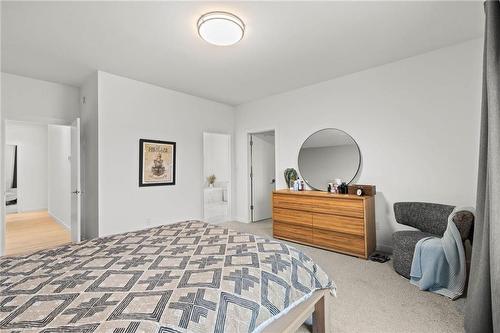 19 Carlington Crescent, Oak Bluff, MB - Indoor Photo Showing Bedroom