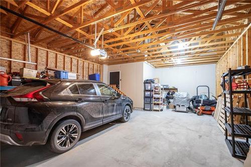 19 Carlington Crescent, Oak Bluff, MB - Indoor Photo Showing Garage