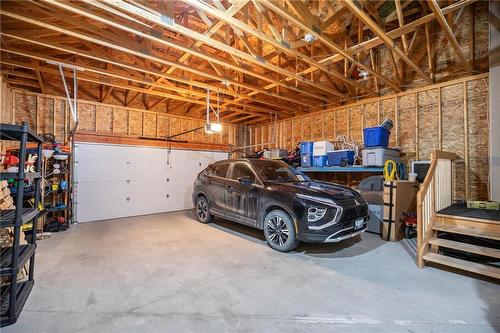 19 Carlington Crescent, Oak Bluff, MB - Indoor Photo Showing Garage