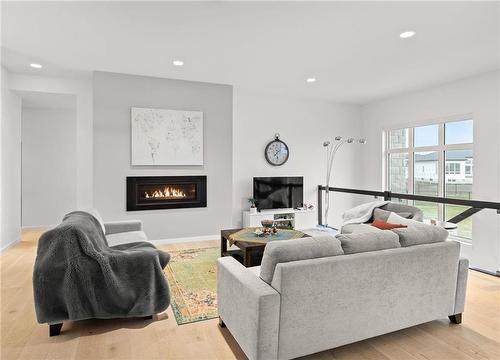 19 Carlington Crescent, Oak Bluff, MB - Indoor Photo Showing Living Room With Fireplace