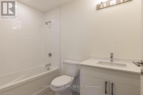 606 - 118 West Street, Port Colborne, ON - Indoor Photo Showing Bathroom