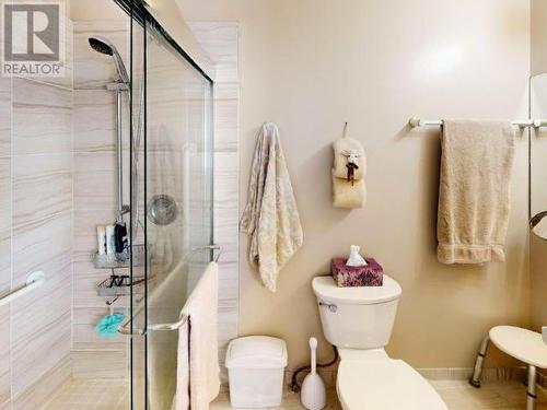 6955 Surrey Street, Powell River, BC - Indoor Photo Showing Bathroom