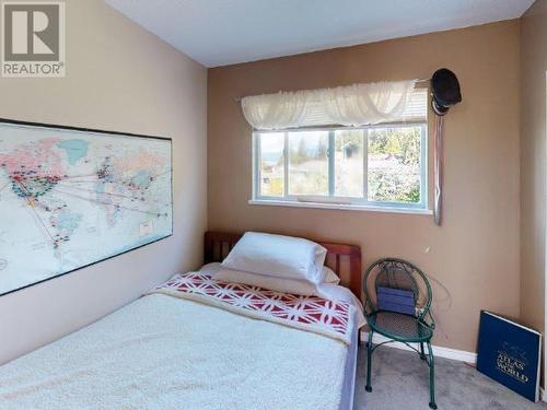 6955 Surrey Street, Powell River, BC - Indoor Photo Showing Bedroom