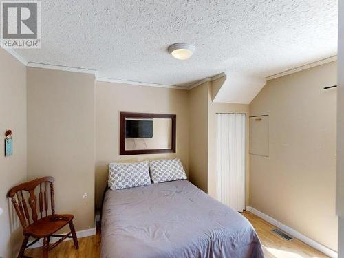 6955 Surrey Street, Powell River, BC - Indoor Photo Showing Bedroom
