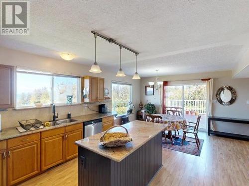 6955 Surrey Street, Powell River, BC - Indoor Photo Showing Kitchen With Double Sink