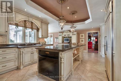 1767 Heather Hills Drive, Burlington, ON - Indoor Photo Showing Kitchen With Upgraded Kitchen