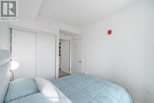 A629 - 5230 Dundas Street, Burlington, ON - Indoor Photo Showing Bedroom