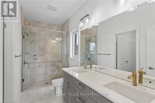 1323 Bush Hill, London, ON - Indoor Photo Showing Bathroom