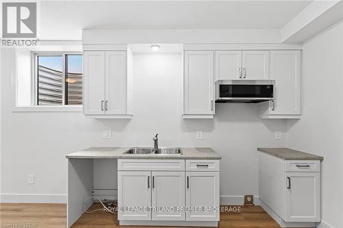 1323 Bush Hill, London, ON - Indoor Photo Showing Kitchen With Double Sink