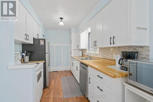 425 Wellington Street E, Wellington North, ON - Indoor Photo Showing Kitchen With Double Sink