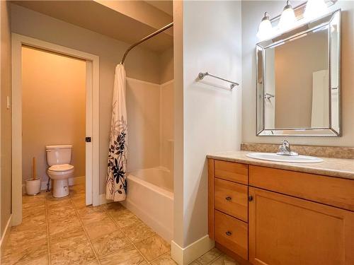 2 Augusta Crescent, Brandon, MB - Indoor Photo Showing Bathroom