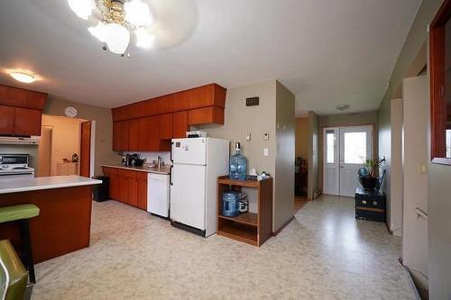 36143 Road 23 N Road W, Miami, MB - Indoor Photo Showing Kitchen