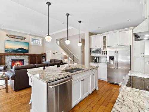 28-5251 Island Hwy West, Qualicum Beach, BC - Indoor Photo Showing Kitchen With Fireplace With Double Sink With Upgraded Kitchen