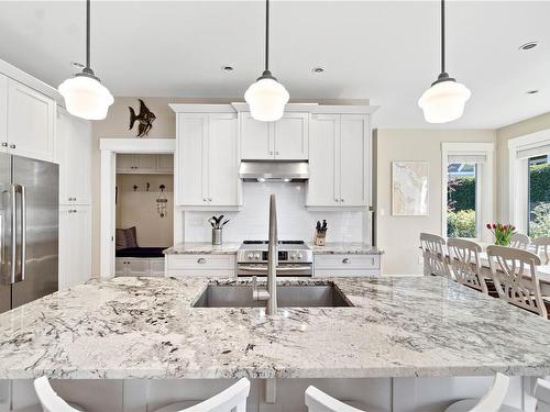 28-5251 Island Hwy West, Qualicum Beach, BC - Indoor Photo Showing Kitchen With Upgraded Kitchen