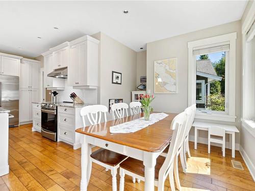 28-5251 Island Hwy West, Qualicum Beach, BC - Indoor Photo Showing Dining Room