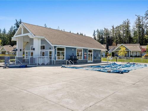 28-5251 Island Hwy West, Qualicum Beach, BC - Outdoor