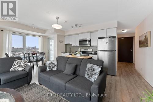 1609 - 2150 Lawrence Avenue E, Toronto, ON - Indoor Photo Showing Living Room