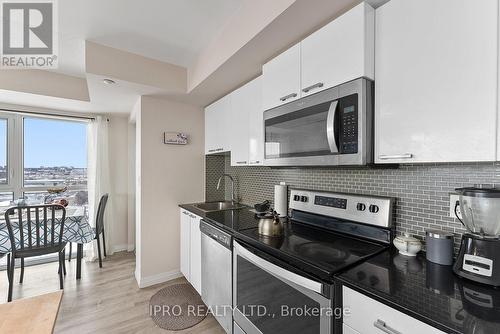 1609 - 2150 Lawrence Avenue E, Toronto, ON - Indoor Photo Showing Kitchen With Upgraded Kitchen
