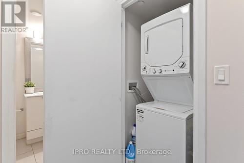 1609 - 2150 Lawrence Avenue E, Toronto, ON - Indoor Photo Showing Laundry Room