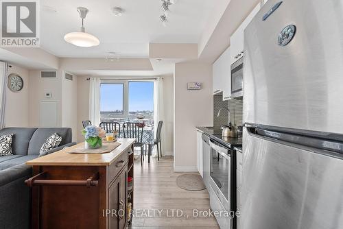 1609 - 2150 Lawrence Avenue E, Toronto, ON - Indoor Photo Showing Kitchen