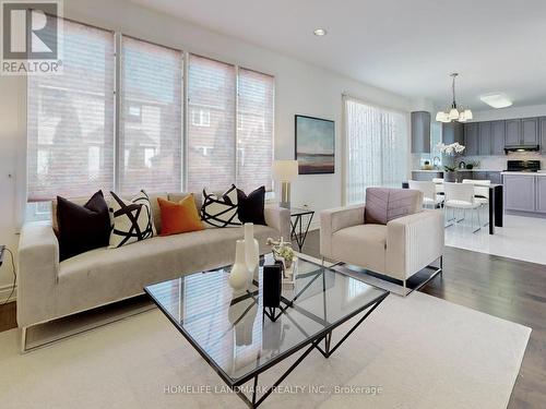 6 Saxony Drive, Markham, ON - Indoor Photo Showing Living Room