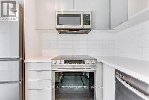 1608 - 4677 Glen Erin Drive, Mississauga, ON - Indoor Photo Showing Kitchen