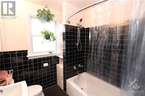 1284 Trenton Avenue, Ottawa, ON - Indoor Photo Showing Bathroom